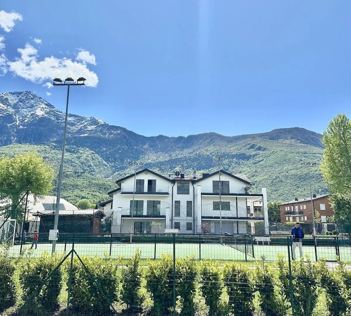 Top Floor Design Apt, 3Bd, 2Bt! Colico Appartement