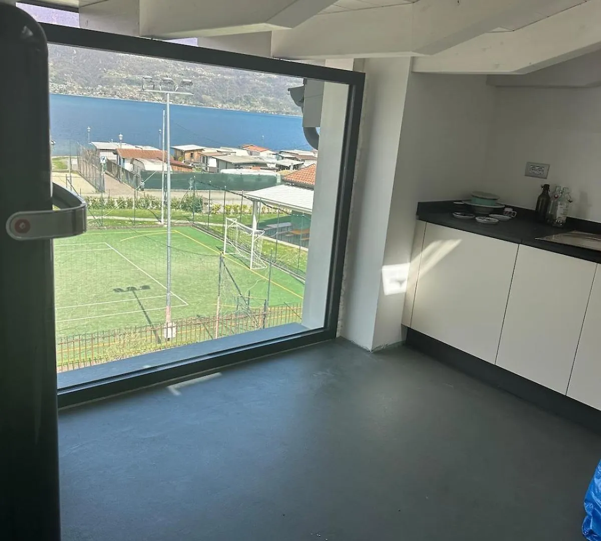Top Floor Design Apt, 3Bd, 2Bt! Colico